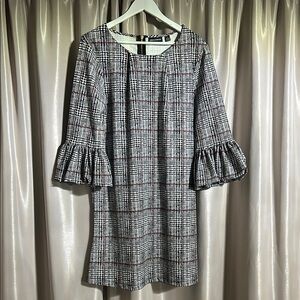 Nina Leonard Gray Black 3/4 Bell Sleeve Sheath Dress